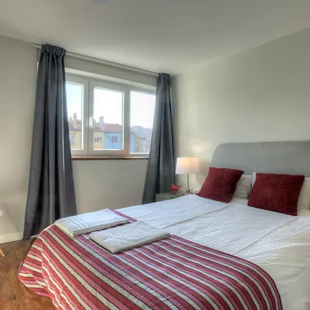 Angel's Duplex Terrace Five Bedrooms 리스본