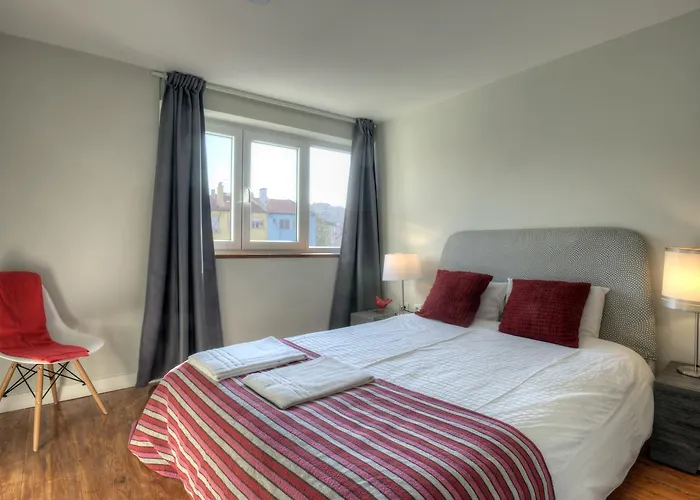 Angel's Duplex Terrace Five Bedrooms ליסבון