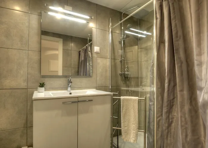 Angel's Duplex Terrace Five Bedrooms ליסבון